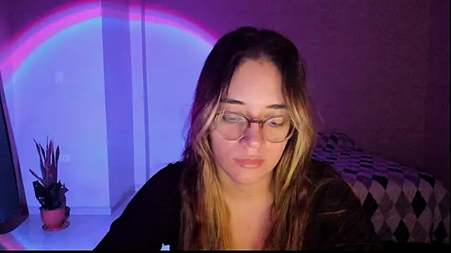 Snapshot of atenas_05_ chatting on November 23, 2025, 9:30 am atenas 05 online show from November 23, 2025, 9:30 am