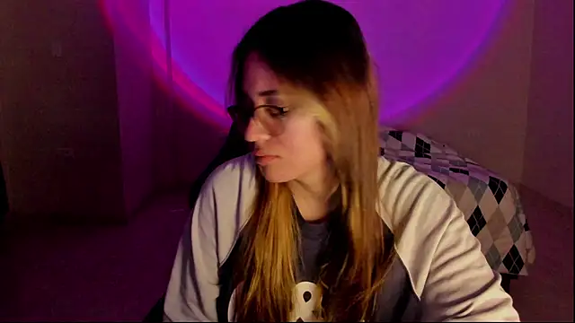 Snapshot of atenas_05_ chatting on November 7, 2025, 9:47 am atenas 05 online show from November 7, 2025, 9:47 am