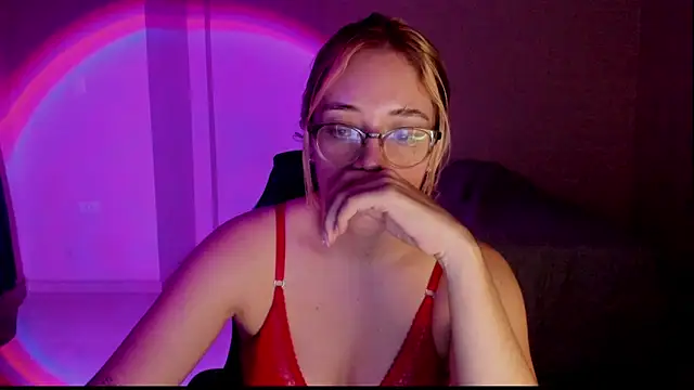 Snapshot of atenas_05_ chatting on December 4, 2025, 9:41 am atenas 05 online show from December 4, 2025, 9:41 am