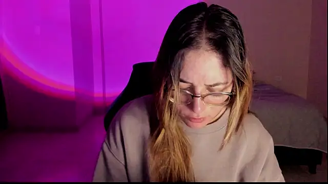 Snapshot of atenas_05_ chatting on November 29, 2025, 10:04 am atenas 05 online show from November 29, 2025, 10:04 am