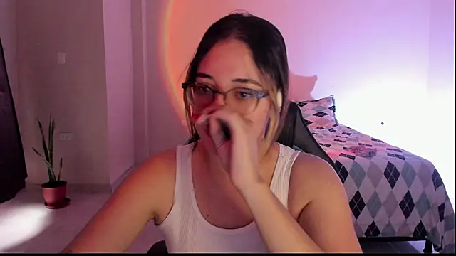 Snapshot of atenas_05_ chatting on November 20, 2025, 9:47 pm atenas 05 online show from November 20, 2025, 9:47 pm