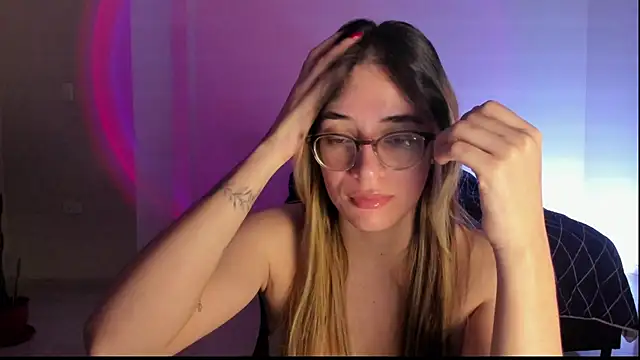 Snapshot of atenas_05_ chatting on November 26, 2025, 9:31 am atenas 05 online show from November 26, 2025, 9:31 am