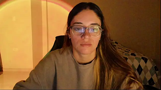 Snapshot of atenas_05_ chatting on November 8, 2025, 9:24 am atenas 05 online show from November 8, 2025, 9:24 am