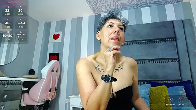 Snapshot of Julianewell chatting on September 11, 2025, 12:16 pm Julianewell online show from September 11, 2025, 12:16 pm