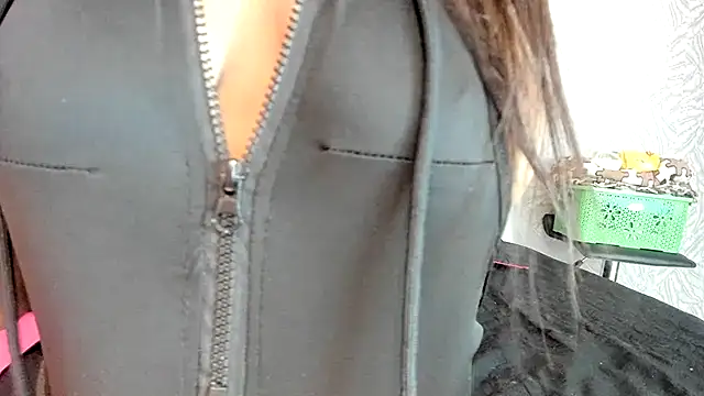 Snapshot of KOURTNEY-- chatting on November 25, 2025, 1:50 am KOURTNEY-- online show from November 25, 2025, 1:50 am