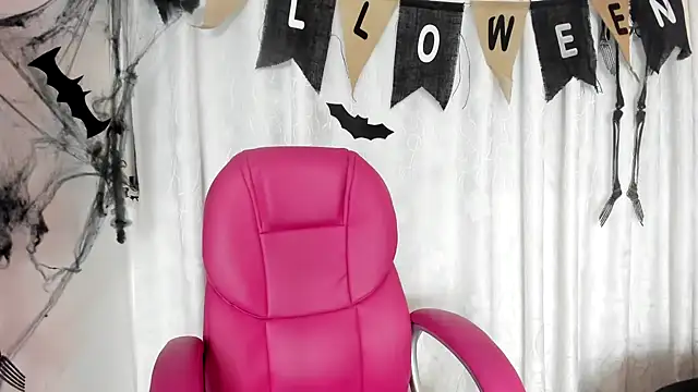 Snapshot of KOURTNEY-- chatting on November 1, 2025, 2:18 am KOURTNEY-- online show from November 1, 2025, 2:18 am