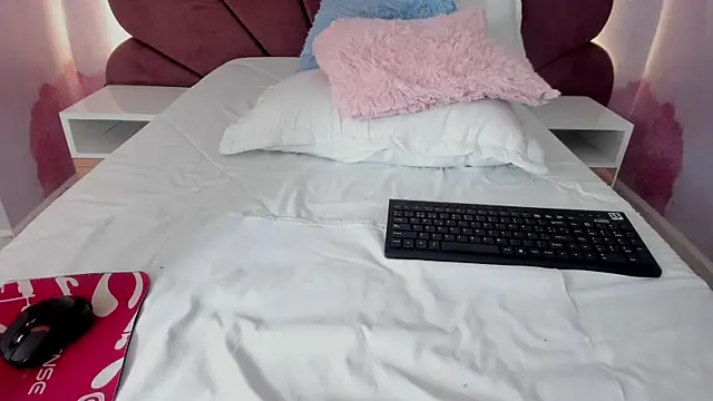 Carohorny4u online show from November 17, 2025, 1:31 am