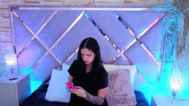 Snapshot of paulette_dupont chatting on June 22, 2026, 2:17 am paulette dupont online show from June 22, 2026, 2:17 am