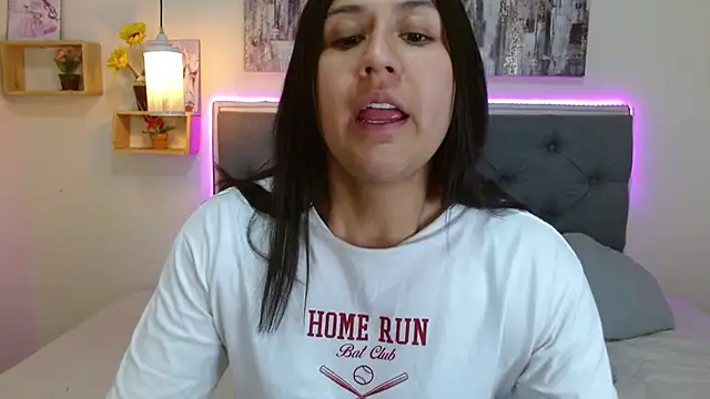 mia aira online show from September 22, 2025, 3:29 pm