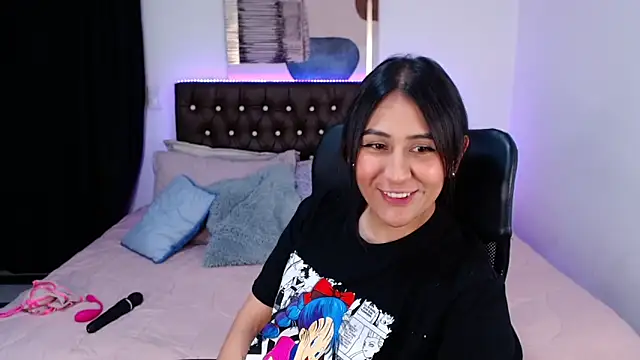 mia aira online show from March 12, 2025, 7:58 pm