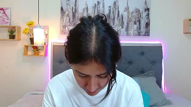 mia aira online show from September 25, 2025, 3:07 pm