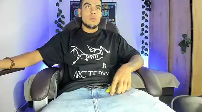 Snapshot of mikee_scooth chatting on March 7, 2025, 8:34 am mikee scooth online show from March 7, 2025, 8:34 am