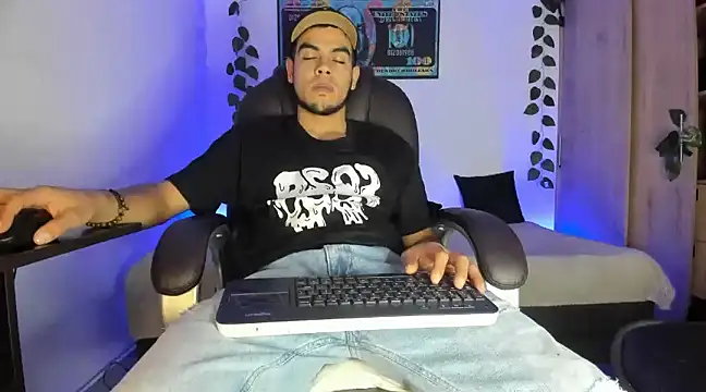 Snapshot of mikee_scooth chatting on March 8, 2025, 9:50 am mikee scooth online show from March 8, 2025, 9:50 am