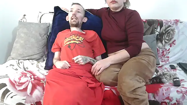 Snapshot of Sophia_and_Thomas chatting on December 5, 2025, 8:17 pm Sophia and Thomas online show from December 5, 2025, 8:17 pm