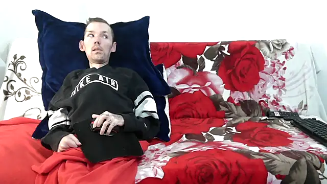 Snapshot of Sophia_and_Thomas chatting on December 17, 2025, 9:53 pm Sophia and Thomas online show from December 17, 2025, 9:53 pm