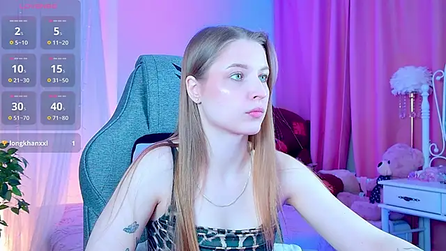 Snapshot of CuteMousee chatting on December 14, 2025, 9:15 am CuteMousee online show from December 14, 2025, 9:15 am