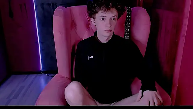 Snapshot of LukeSweet chatting on February 4, 2026, 10:43 am LukeSweet online show from February 4, 2026, 10:43 am