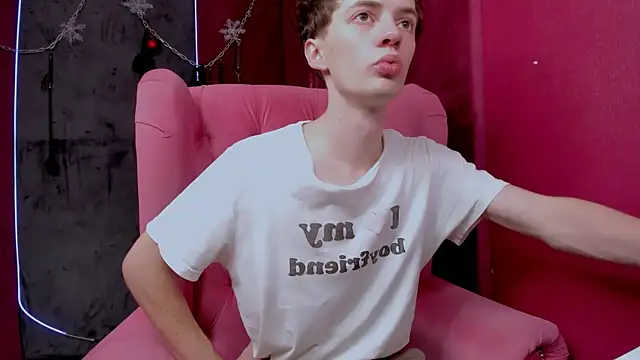 Snapshot of LukeSweet chatting on December 22, 2025, 10:59 am LukeSweet online show from December 22, 2025, 10:59 am