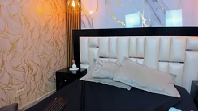 Snapshot of ZoehRoux chatting on December 2, 2025, 12:11 am ZoehRoux online show from December 2, 2025, 12:11 am