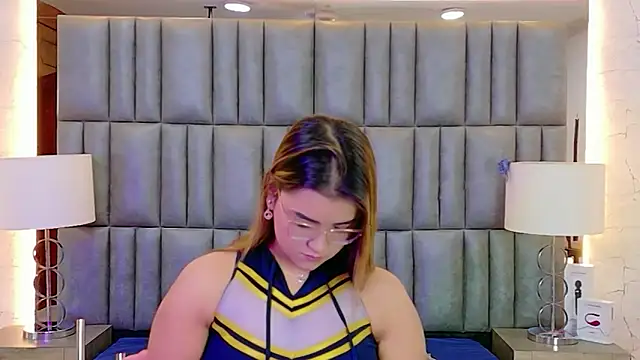 Snapshot of ZoehRoux chatting on December 1, 2025, 4:13 am ZoehRoux online show from December 1, 2025, 4:13 am