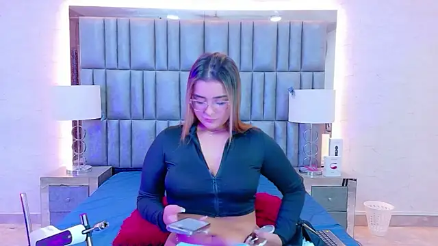 Snapshot of ZoehRoux chatting on November 25, 2025, 3:51 am ZoehRoux online show from November 25, 2025, 3:51 am