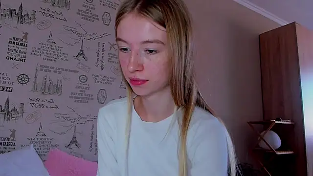 Snapshot of minidivaa_ chatting on October 2, 2025, 9:23 am minidivaa online show from October 2, 2025, 9:23 am