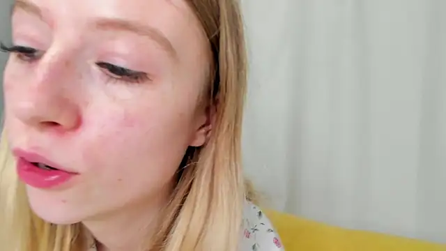 Snapshot of minidivaa_ chatting on March 5, 2025, 8:21 pm minidivaa online show from March 5, 2025, 8:21 pm