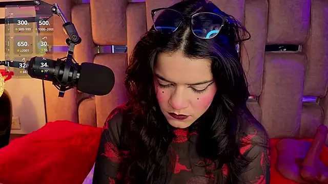 ValerieKay  online show from November 11, 2025, 9:42 pm