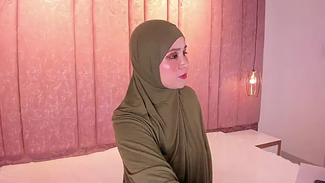 Snapshot of SamiQuest chatting on November 6, 2025, 4:05 am SamiQuest online show from November 6, 2025, 4:05 am