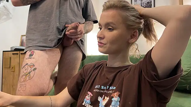 Snapshot of Adelovenick chatting on October 28, 2025, 7:13 pm Adelovenick online show from October 28, 2025, 7:13 pm