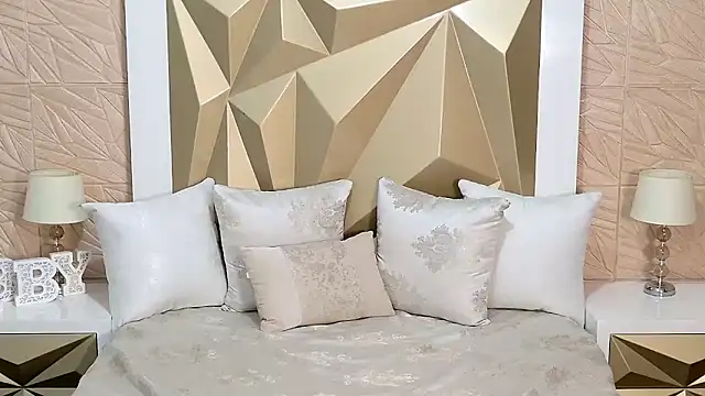 PassionMacoll online show from November 22, 2025, 1:43 pm