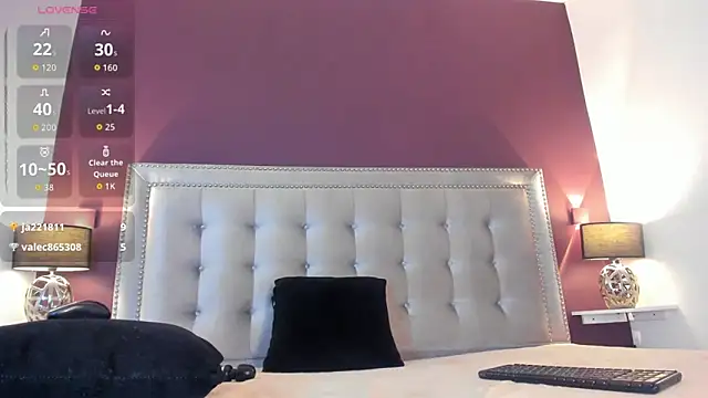 Snapshot of IssyRosse chatting on October 29, 2025, 1:43 pm IssyRosse online show from October 29, 2025, 1:43 pm