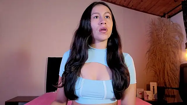 EmiGomez  online show from May 14, 2026, 1:08 pm