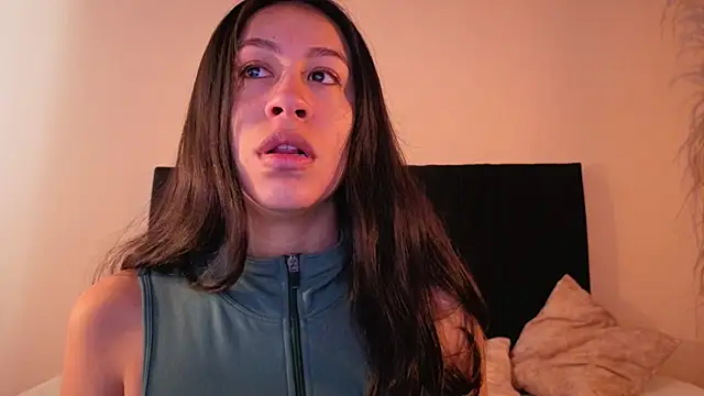 Snapshot of EmiGomez_ chatting on November 8, 2025, 1:36 pm EmiGomez online show from November 8, 2025, 1:36 pm