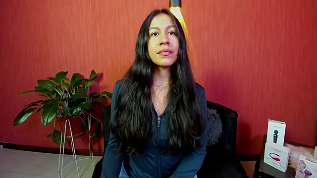 EmiGomez  online show from May 8, 2026, 2:21 pm