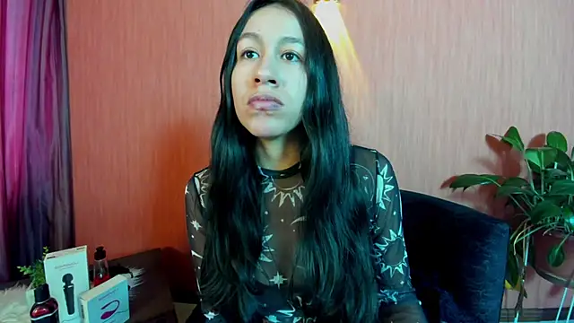 EmiGomez  online show from May 11, 2026, 4:04 pm