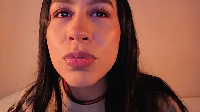 Snapshot of EmiGomez_ chatting on November 12, 2025, 1:59 pm EmiGomez online show from November 12, 2025, 1:59 pm