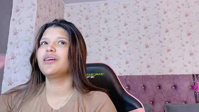 AvrillThomas online show from November 18, 2025, 5:49 pm