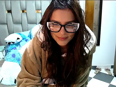 lindacutferrer online show from May 16, 2026, 12:53 am