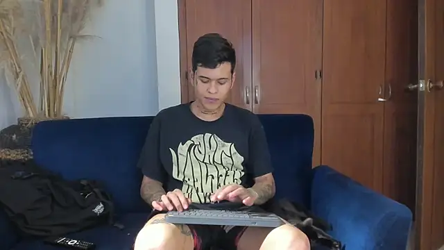 Snapshot of jamesinked_ chatting on November 25, 2025, 4:02 am jamesinked online show from November 25, 2025, 4:02 am