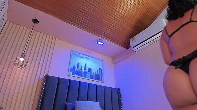 Snapshot of viiolett_lee chatting on November 14, 2025, 10:46 pm viiolett lee online show from November 14, 2025, 10:46 pm