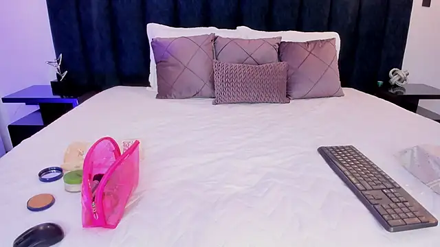 susyy7 online show from March 4, 2026, 3:36 am