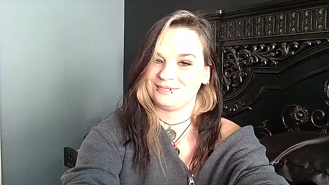 CherryWilde online show from January 6, 2026, 4:44 pm