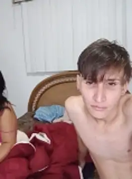 Snapshot of Milfvalesk chatting on October 22, 2025, 2:33 am Milfvalesk online show from October 22, 2025, 2:33 am