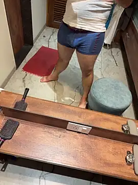 versatile guy01 online show from October 21, 2025, 5:56 pm