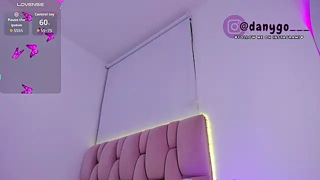 Snapshot of ZarianaEvanz chatting on November 28, 2025, 11:49 pm ZarianaEvanz online show from November 28, 2025, 11:49 pm