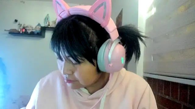 Shaddycute  online show from April 18, 2026, 12:51 pm