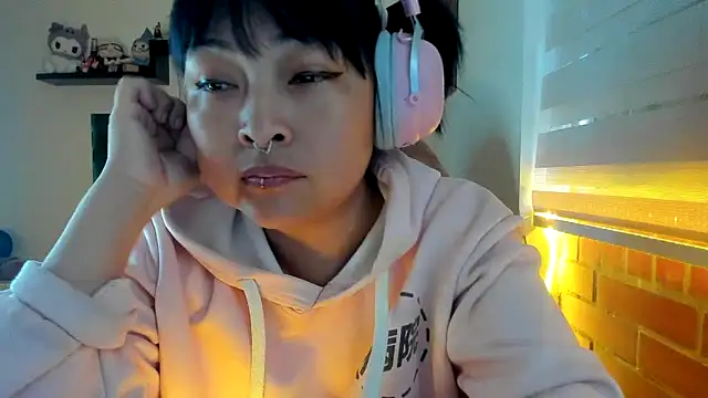 Snapshot of Shaddycute_ chatting on February 23, 2026, 12:17 pm Shaddycute online show from February 23, 2026, 12:17 pm