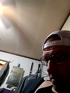 Snapshot of gettinit2wice chatting on February 6, 2025, 12:15 pm gettinit2wice online show from February 6, 2025, 12:15 pm