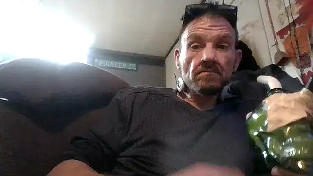 Snapshot of gettinit2wice chatting on October 28, 2025, 10:14 am gettinit2wice online show from October 28, 2025, 10:14 am